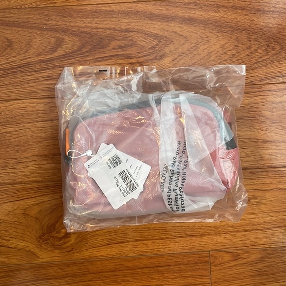 BNWT Lululemon Mini Belt Bag Brier Rose - Picture 3 of 6